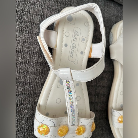 🌼 Girl’s Biti’s Cosset Ivory Comfort Sandals w Beads & Sequins Size 3 - Picture 8 of 8